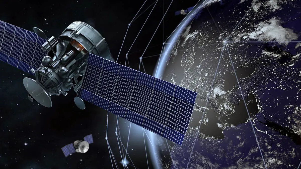 "وان ويب" تطلق أقمارا صناعية في مسعاها لنشر خدمة إنترنت عالمية