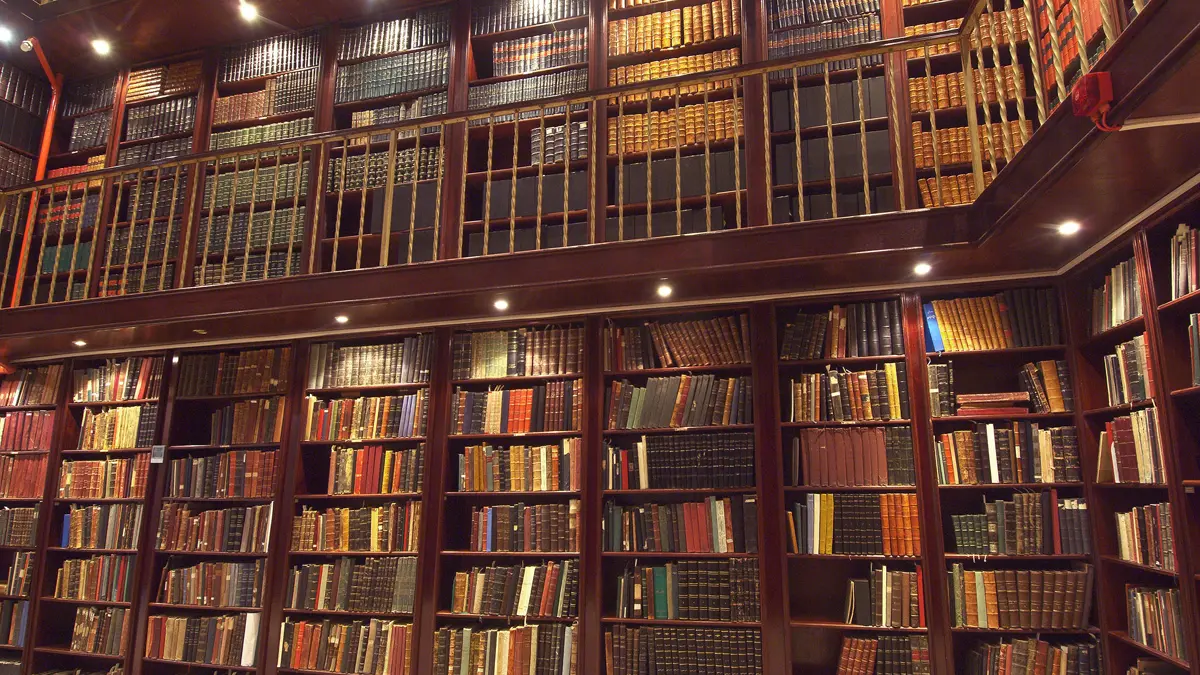 هل يكتمل بيتٌ بلا مكتبة؟