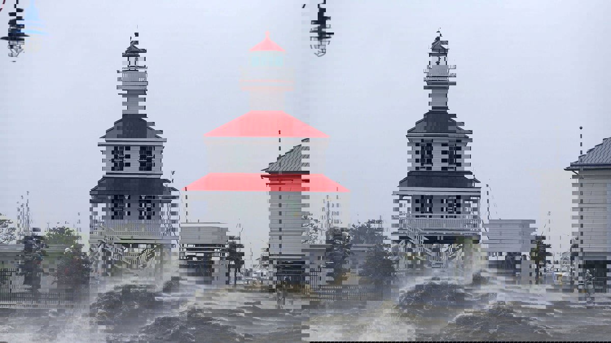 الإعصار إيدا يغرق نيو أورليانز في الظلام وسط فيضانات في لويزيانا الأمريكية