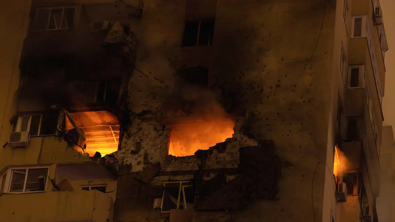 قتيل وجرحى بهجمات روسية مكثفة على أهداف أوكرانية (فيديو)