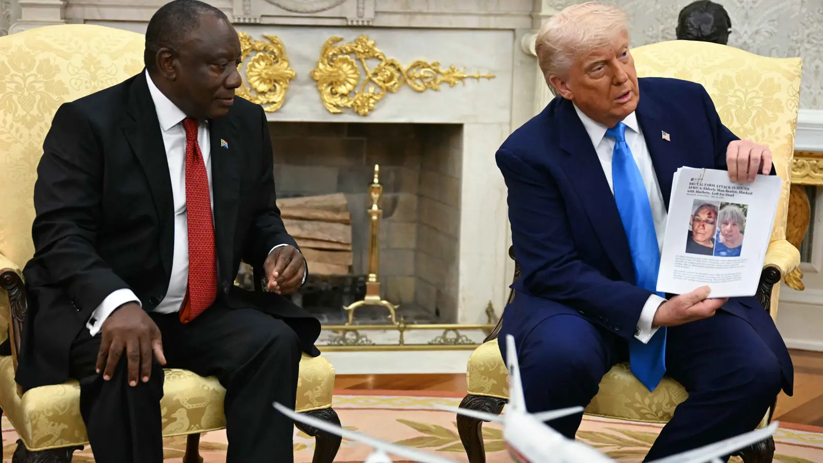 "دبلوماسية الإحراج".. ترامب يحول مكتبه البيضاوي لقفص اتهام