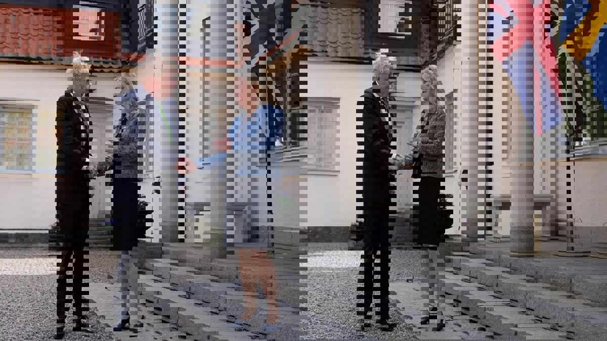 السويد وبريطانيا توقعان اتفاق دفاع مشتركا