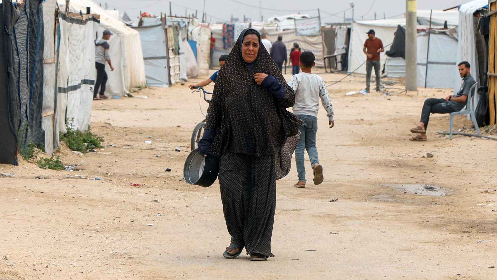 "لعبة ديمغرافية".. إسرائيل تدفع الغزيين نحو "الرحيل الجماعي"