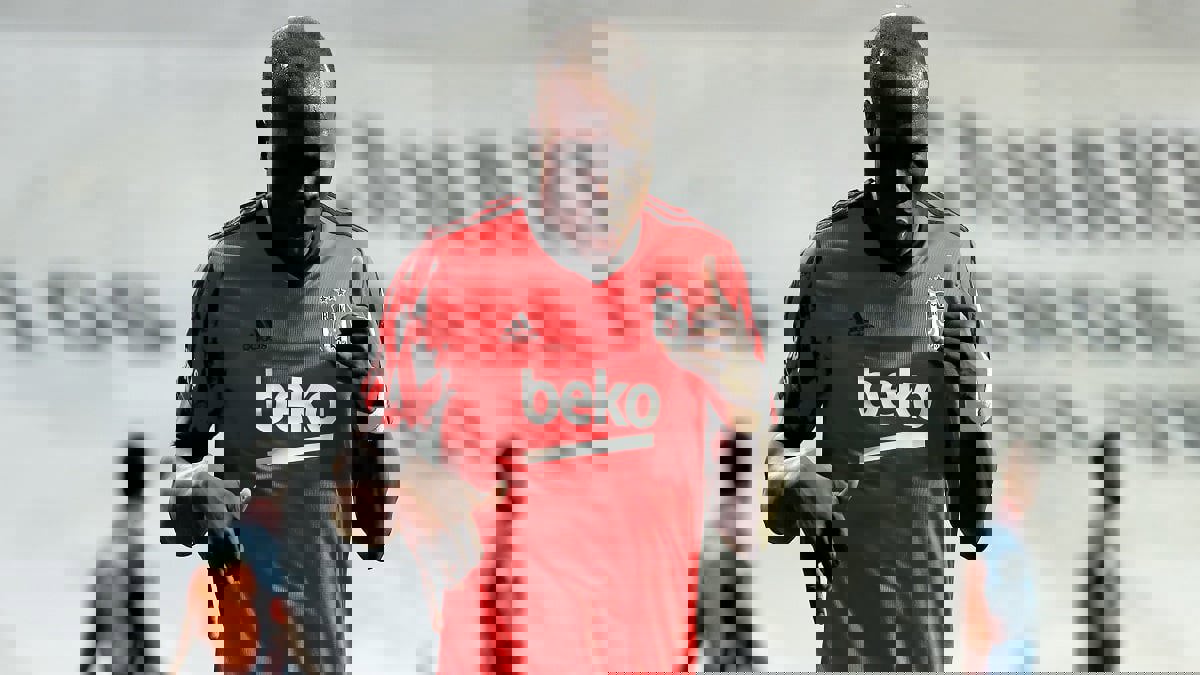 رغم تلقيه عرضا من النصر..  فينسنت أبو بكر يفضل الانتقال إلى الاتحاد