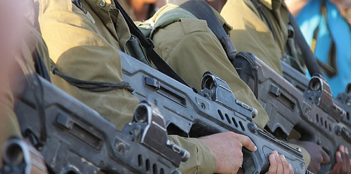 إسرائيل تحقق في سرقة 30 قطعة سلاح من قاعدة عسكرية بالنقب