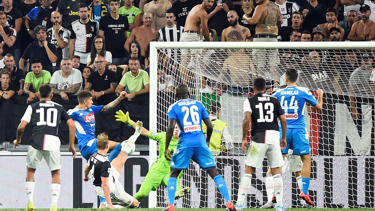 بالنيران الصديقة.. يوفنتوس يخطف فوزًا قاتلًا من نابولي في الدوري الإيطالي (فيديو)