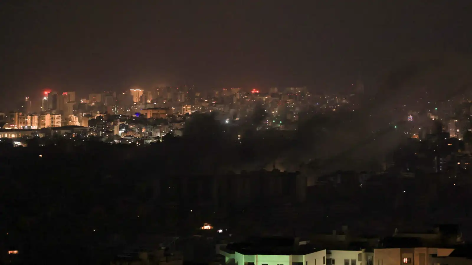 غارات جوية عنيفة تستهدف طهران وأصفهان