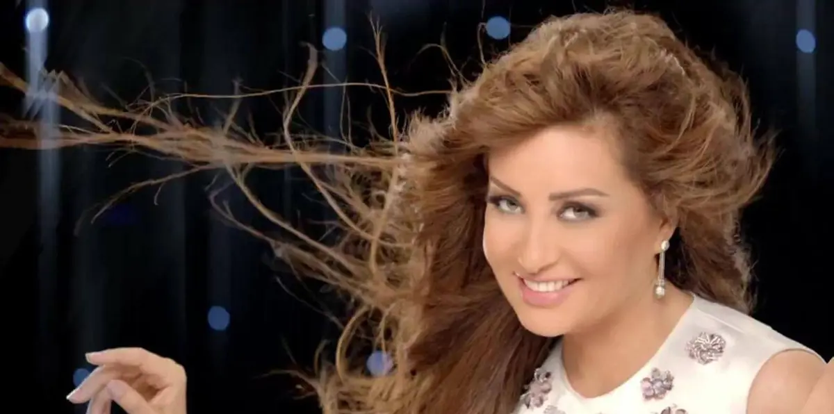 لطيفة تبكي على الهواء بسبب منعها من دخول السعودية (فيديو)