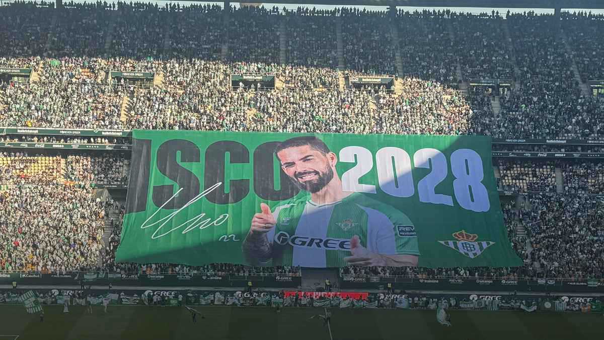 ريال بيتيس يعلن تجديد عقد إيسكو بطريقة مجنونة (فيديو)