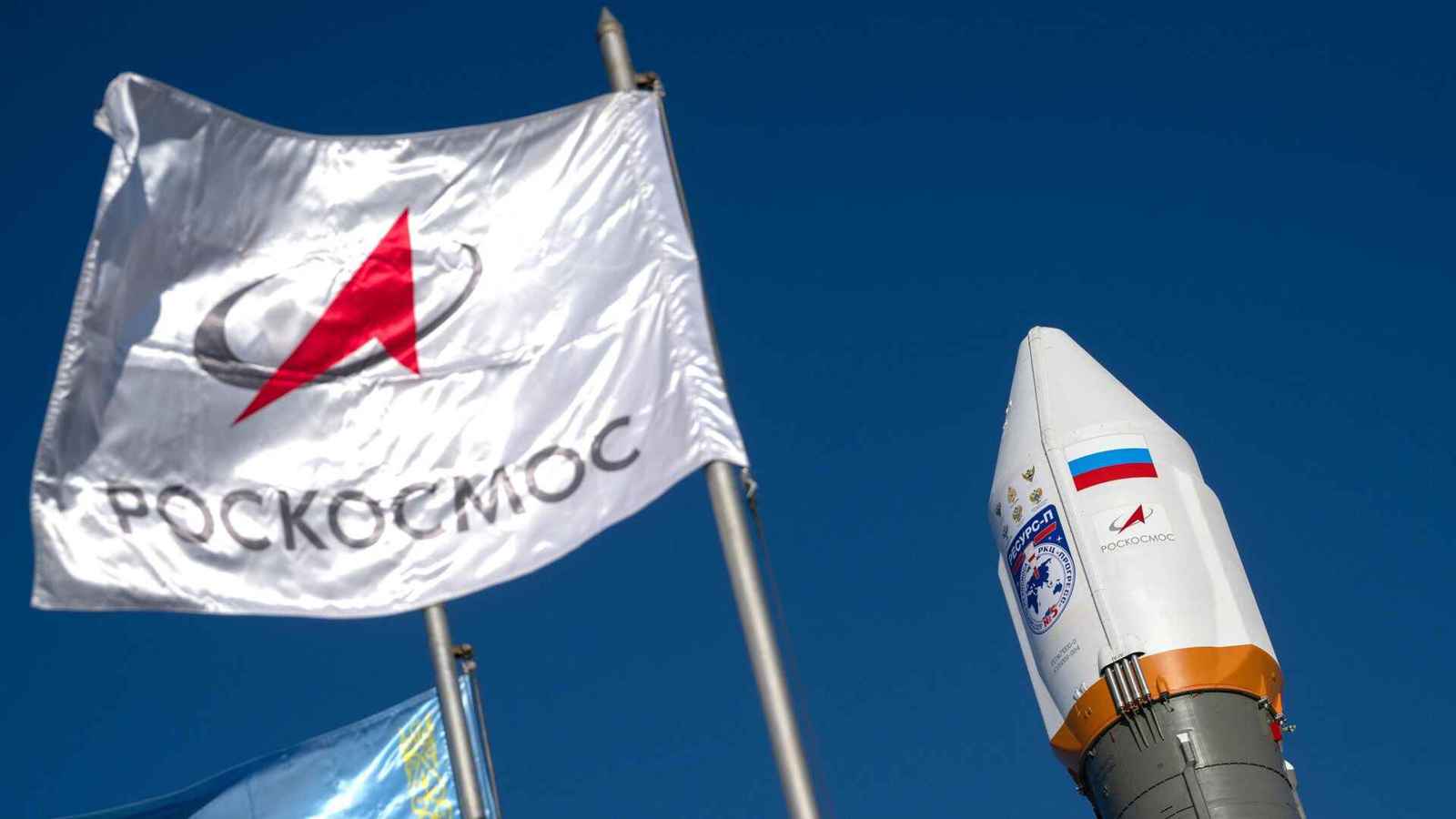 بعد "نكسات مهينة".. بوتين يقيل رئيس وكالة الفضاء الروسية