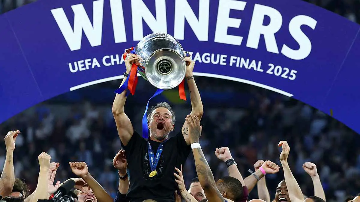 من كارداشيان إلى ذات الأذنين.. كيف حول إنريكي "فريق الموضة" إلى بطل أوروبا؟