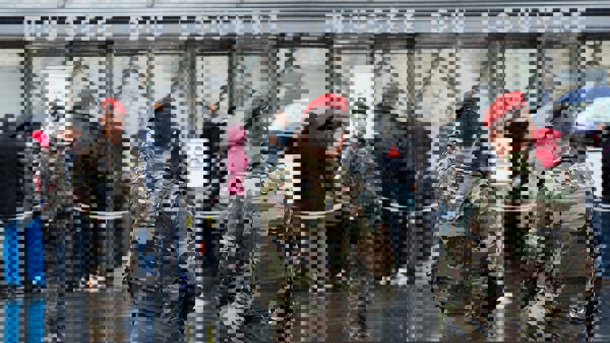 السجن 30 عاما لمنفذ الهجوم على عسكريين بمركز تجاري في باريس