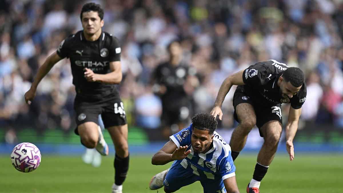 ليلته تحولت لكابوس.. أكثر لاعب أثار استياء جماهير مانشستر سيتي أمام برايتون