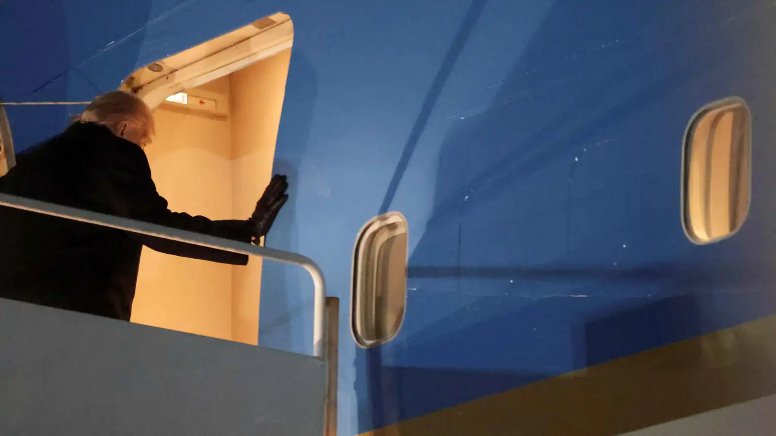 عطل الطائرة يؤخر ترامب عن منتدى دافوس