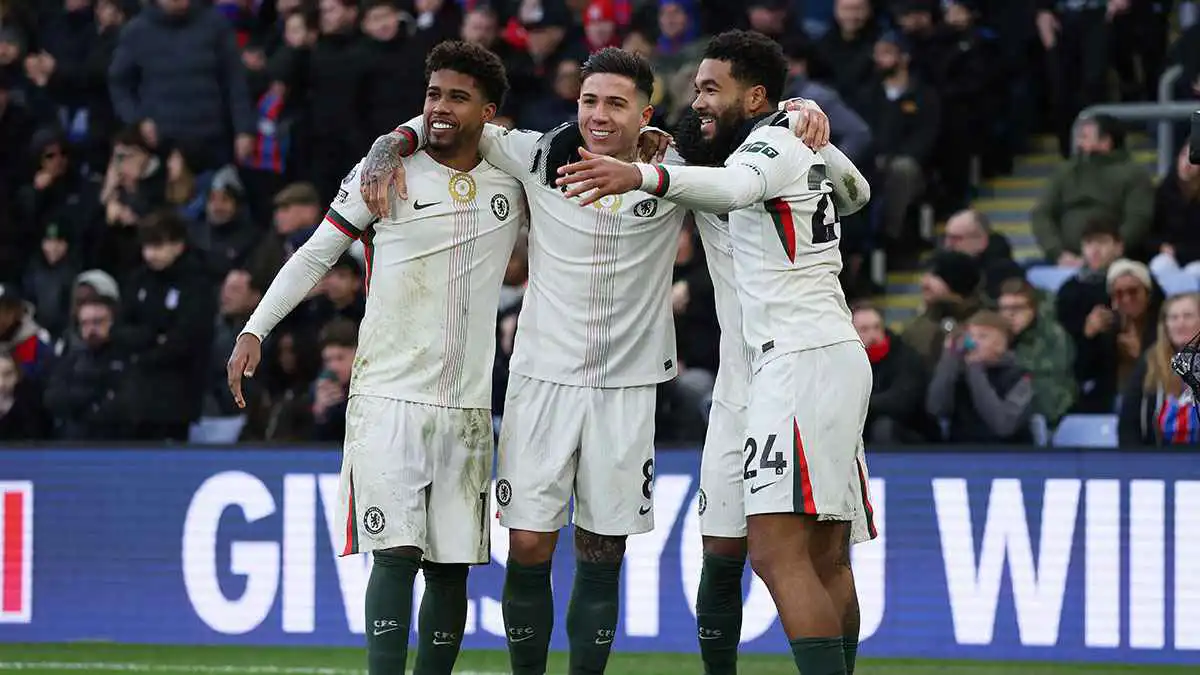 تشيلسي يطالب جماهيره بالحذر بعد إصابة مشجعين قبل مواجهة نابولي