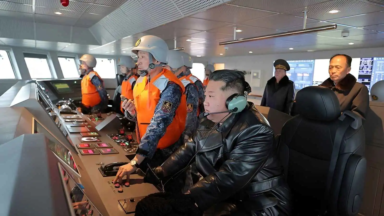 وسط حرب إيران.. كيم جونغ يتابع التقدم النووي ويختبر صاروخاً استراتيجياً