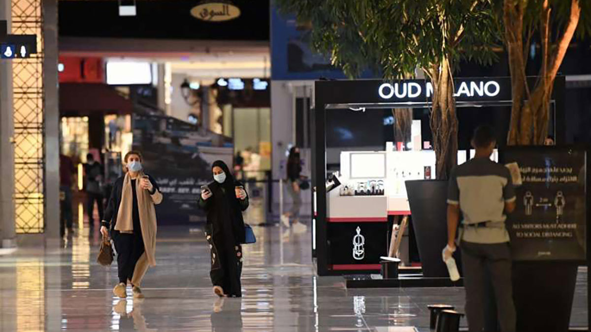 الإمارات ترفع نسبة الدخول إلى المراكز التجارية والمطاعم لـ 60%