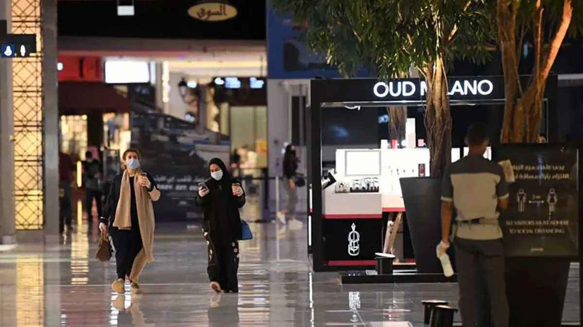 الإمارات ترفع نسبة الدخول إلى المراكز التجارية والمطاعم لـ 60%