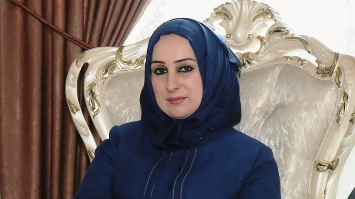 بعد أن أشعل أزمة سياسية .. أول ظهور لشقيق وزيرة التربية العراقية "الداعشي" (فيديو)