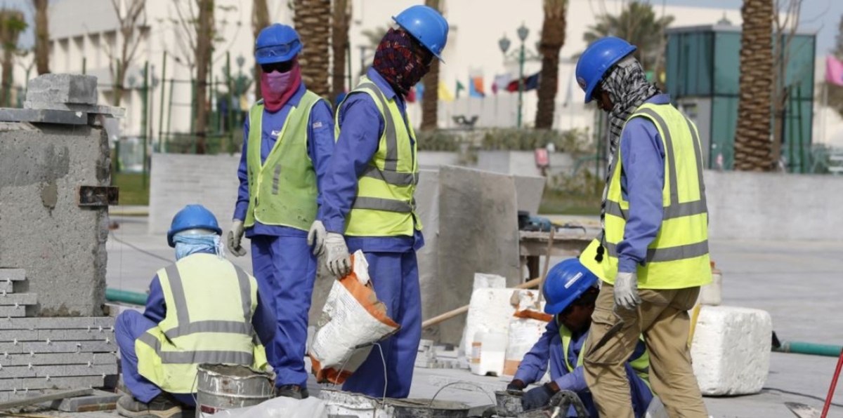 لمواجهة ضغط المنظمات الحقوقية.. قطر تعتزم تأسيس صندوق تأمين للعمال الأجانب
