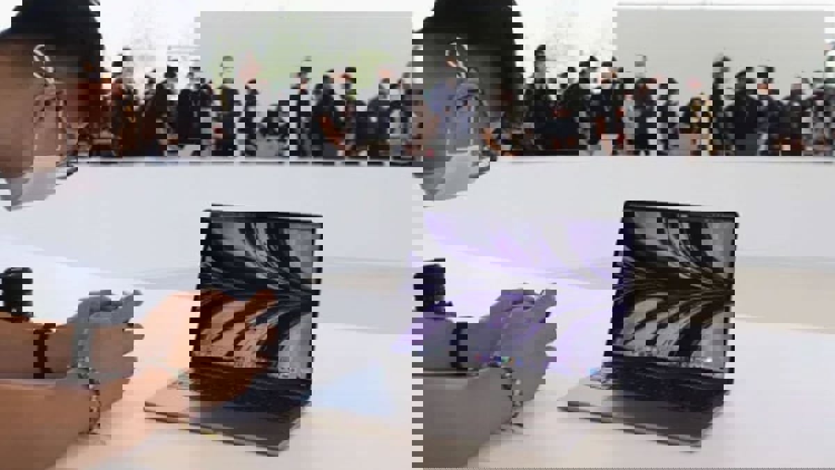 أبل تطرح أجهزة ماك بوك مزودة بمعالجات (إم2) الجديدة
