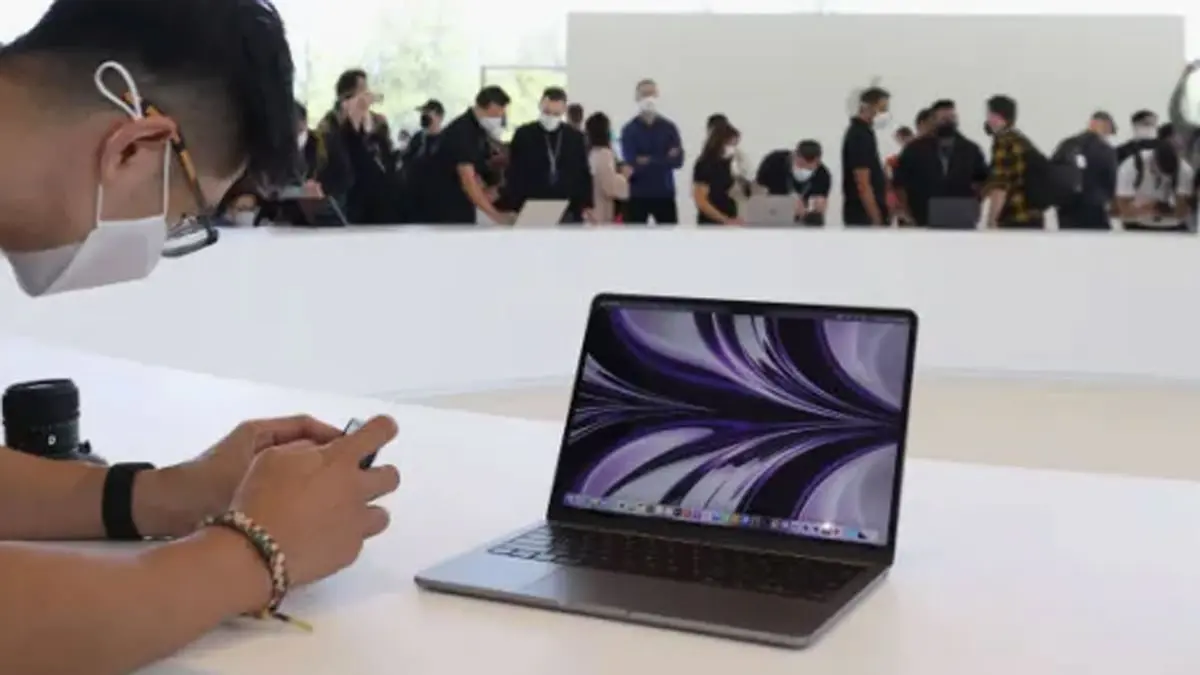 أبل تطرح أجهزة ماك بوك مزودة بمعالجات (إم2) الجديدة
