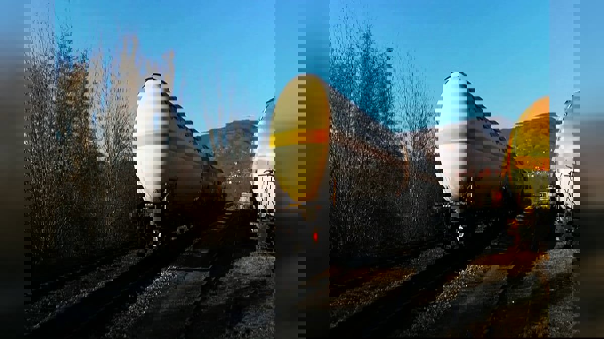 تسمم العشرات إثر انحراف قطار محمل بمادة "الأمونيا" في صربيا