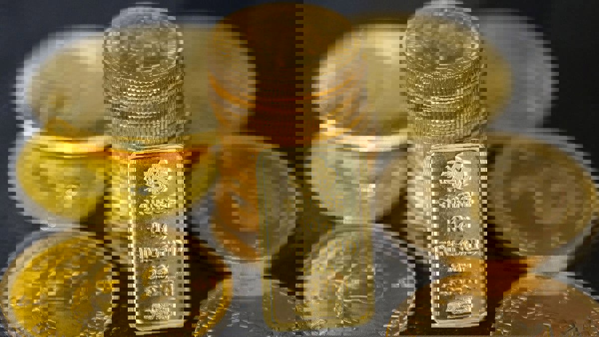 الذهب يتراجع عن أعلى مستوى منذ أكثر من 5 أشهر