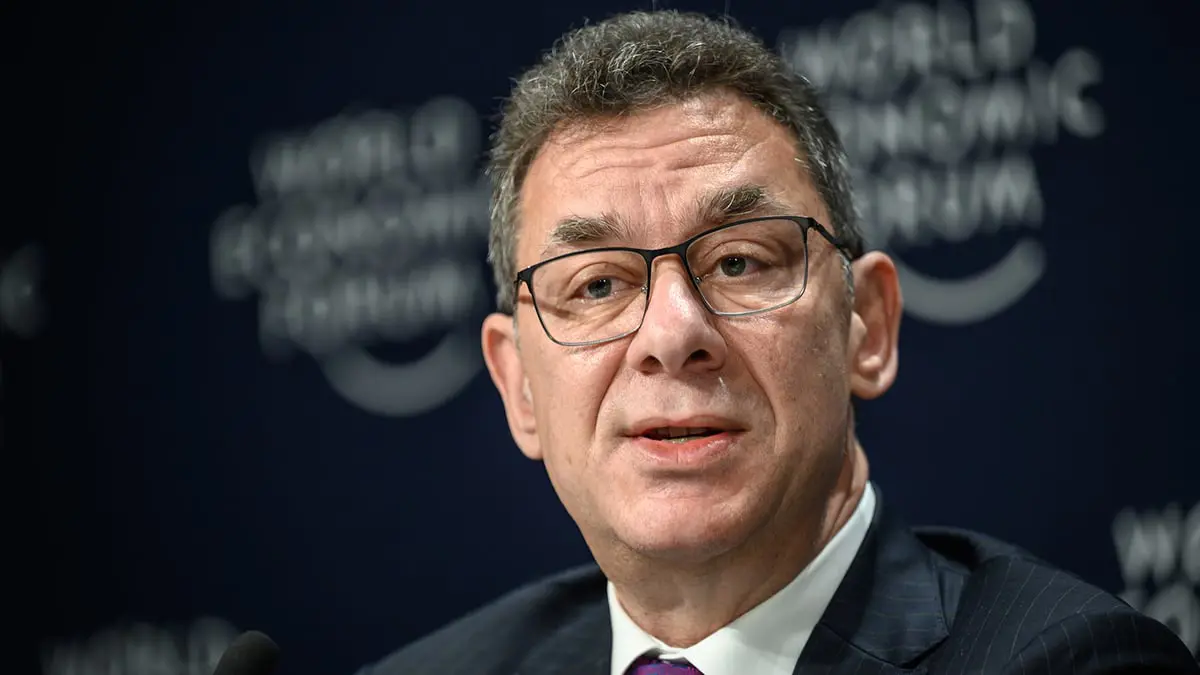 الفحوص تظهر إصابة الرئيس التنفيذي لفايزر بكوفيد مجددا