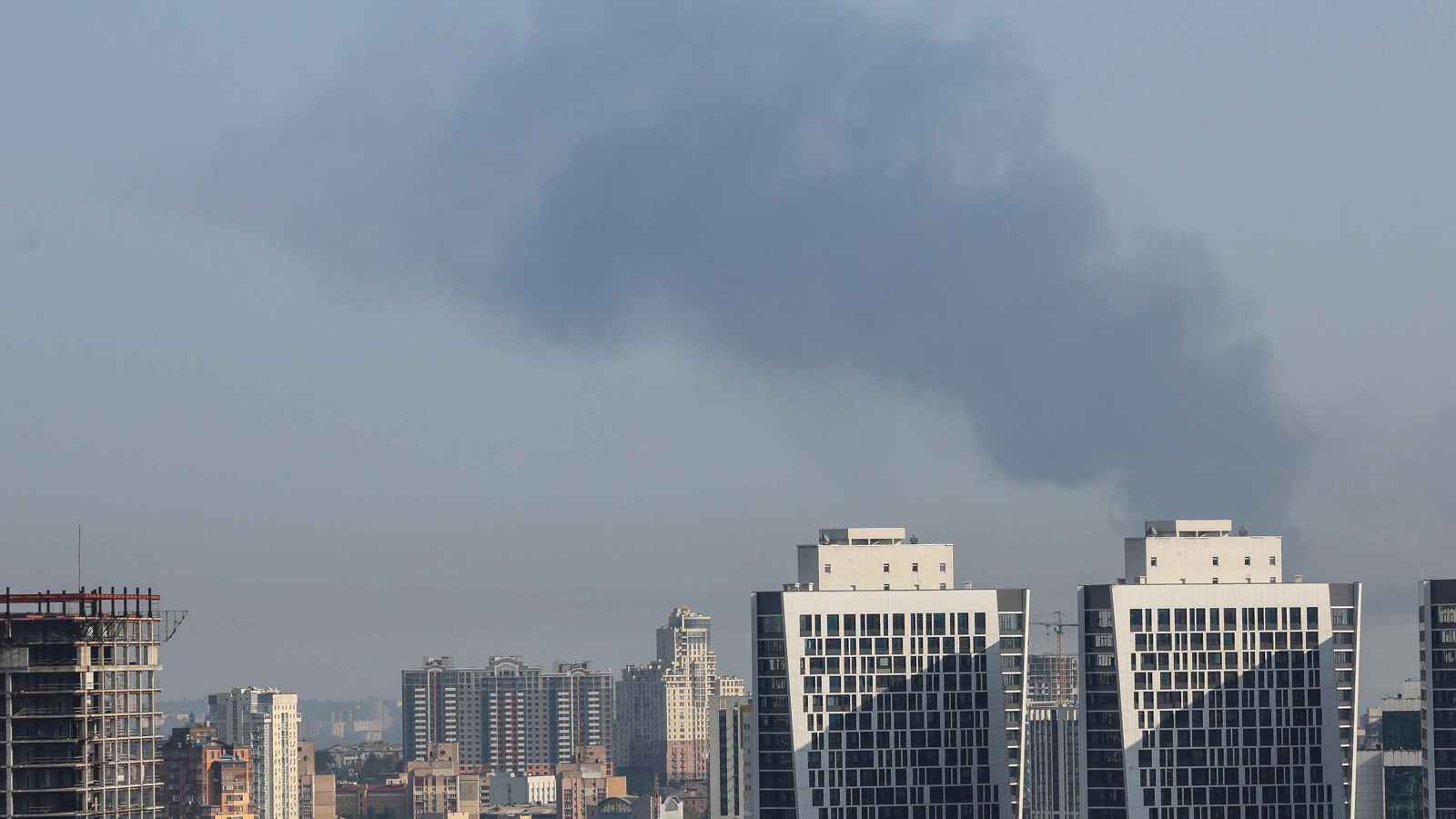 دوي انفجارات في كييف بعد تحذير من غارات