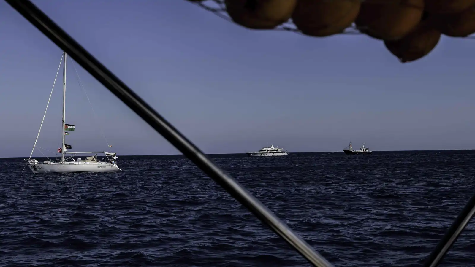 على نفقتها الخاصة.. إسرائيل تستأجر طائرة لترحيل نشطاء "أسطول الصمود‎"