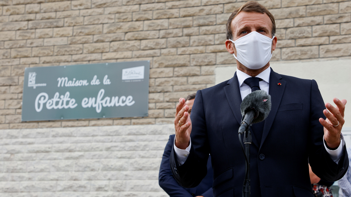 ماكرون يدعو لوكاشنكو إلى التنحي