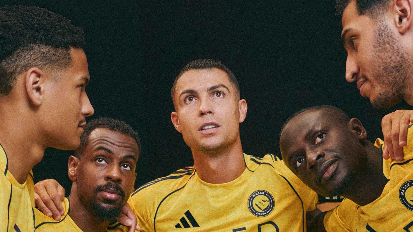 بعد طرح 3 نسخ رسميا.. كم يبلغ سعر قميص النصر السعودي الجديد؟