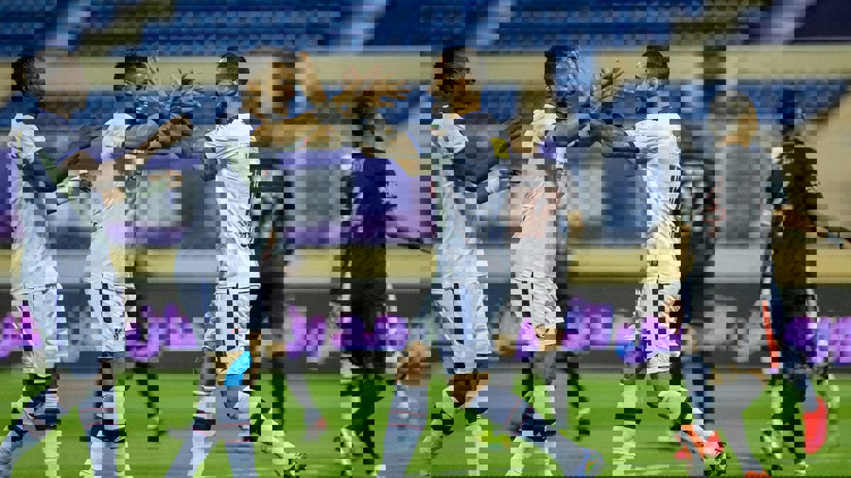 جماهير النصر تنتقد نايف هزازي بعد تهنئته الهلال بالتتويج بالدوري السعودي