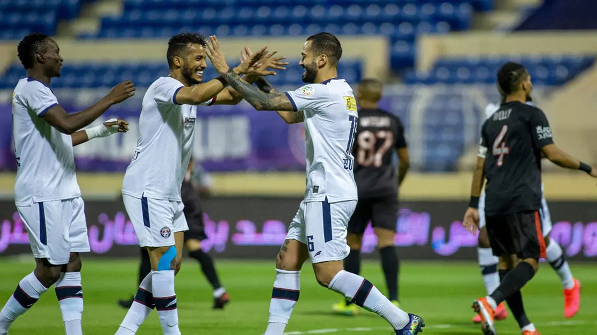 جماهير النصر تنتقد نايف هزازي بعد تهنئته الهلال بالتتويج بالدوري السعودي