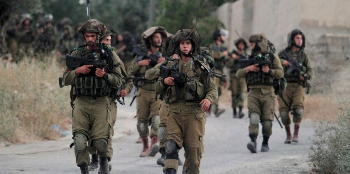 لماذا هرب آلاف الجنود الاسرائيلين من الجيش إلى العمل في البناء والدهان‎؟