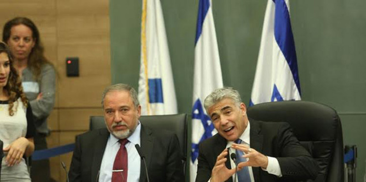 تقارب لابيد وليبرمان يثير حفيظة الحكومة والمعارضة في إسرائيل