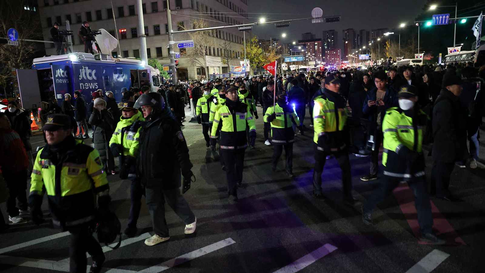 برلمان كوريا الجنوبية يصوت لصالح إلغاء "الأحكام العرفية" (فيديو)