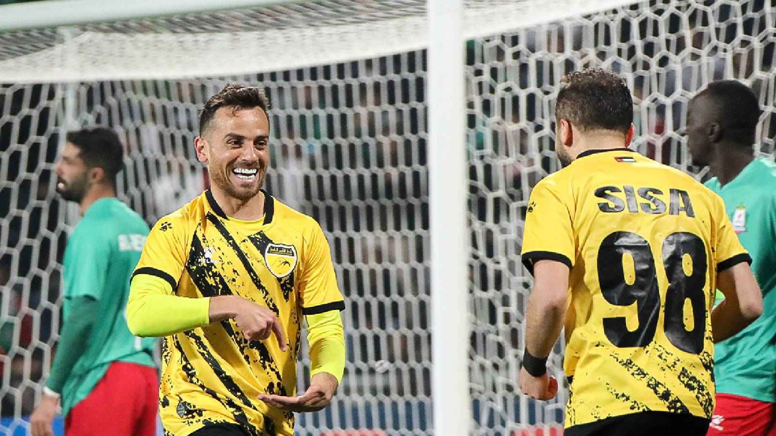 الحسين إربد يقهر الوحدات في عقر داره ويقترب من حسم السوبر الأردني