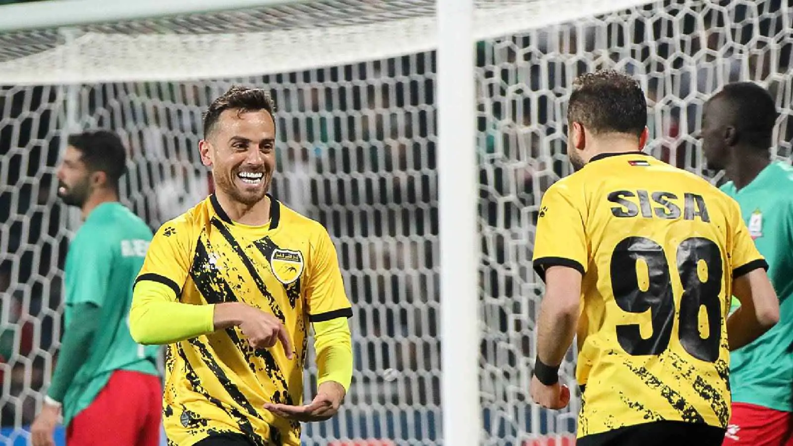 الحسين إربد يقهر الوحدات في عقر داره ويقترب من حسم السوبر الأردني