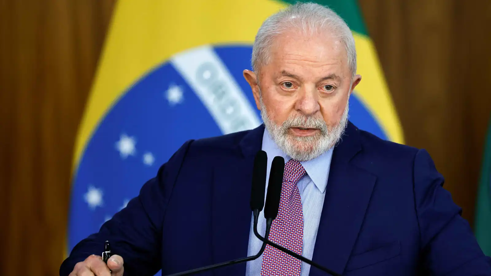 لولا يتعهّد الدفاع عن "سيادة" البرازيل بمواجهة العقوبات والرسوم الأمريكية