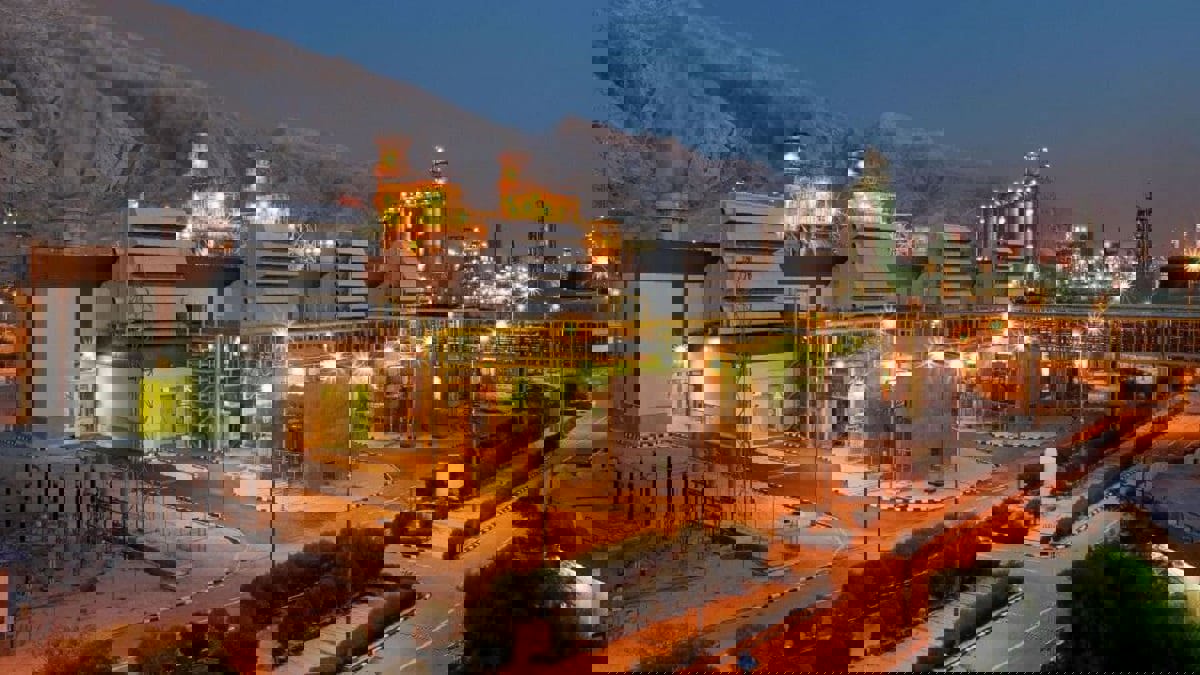 حريق في مصنع للبتروكيماويات جنوب إيران (فيديو)