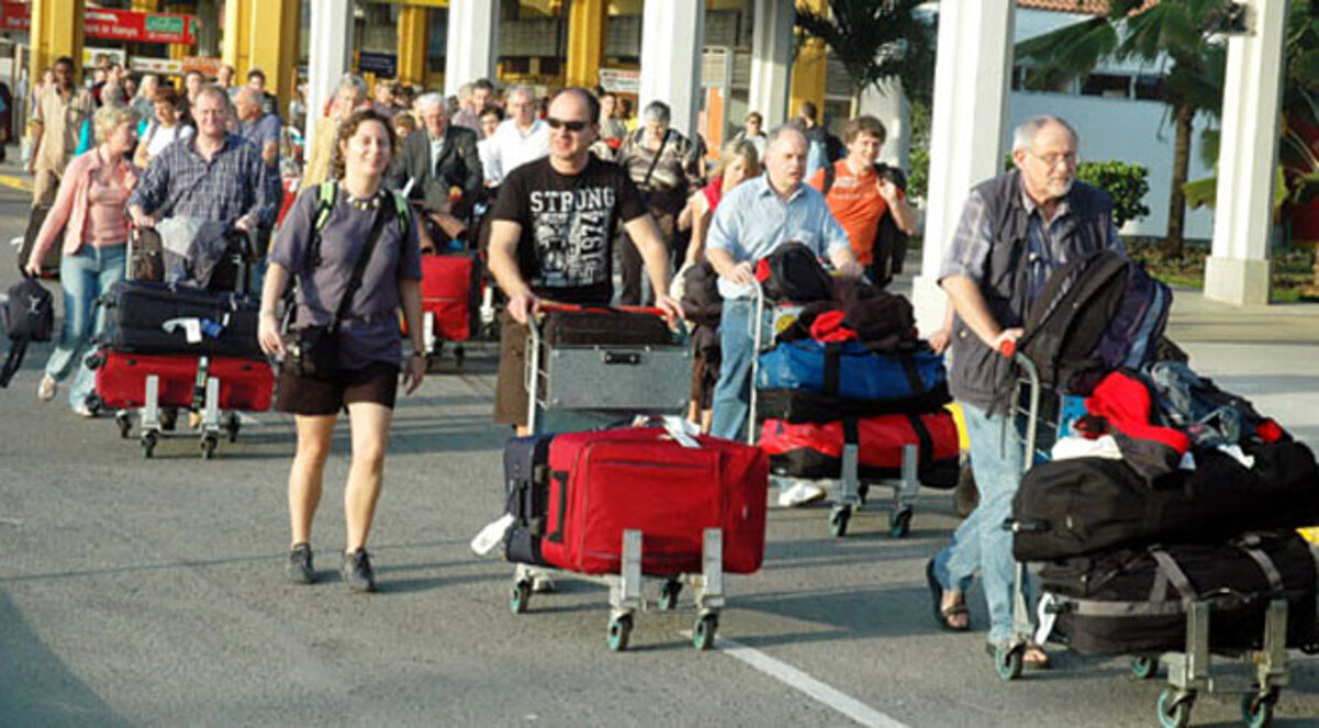 8 ألاف سائح يصلون إلى الغردقة وسط إجراءات أمنية مشددة