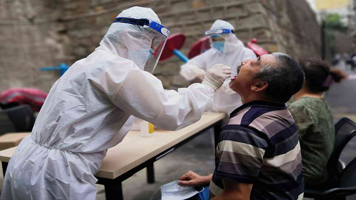 الصين تسجل أعلى عدد إصابات بفيروس كورونا منذ منتصف أبريل