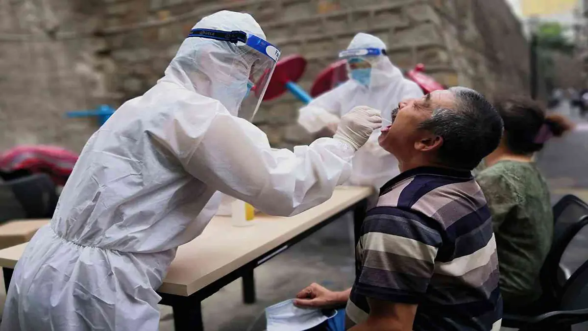 الصين تسجل أعلى عدد إصابات بفيروس كورونا منذ منتصف أبريل