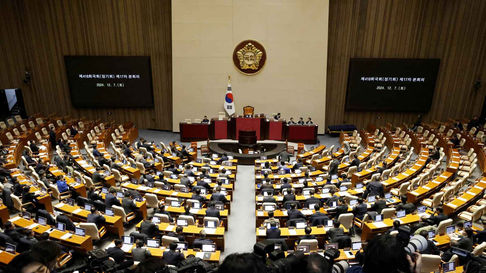 رئيس كوريا الجنوبية ينجو من محاولة عزله في البرلمان