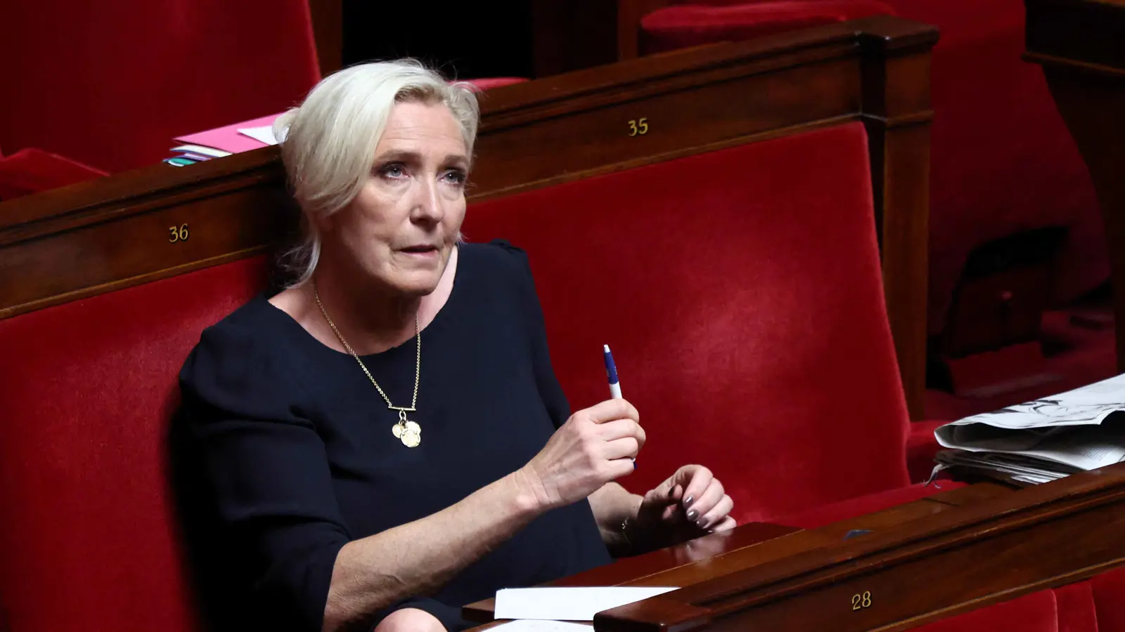 بـ"أسلحة" جديدة.. اليمين المتطرف في فرنسا يستعد لمعركة الموازنة