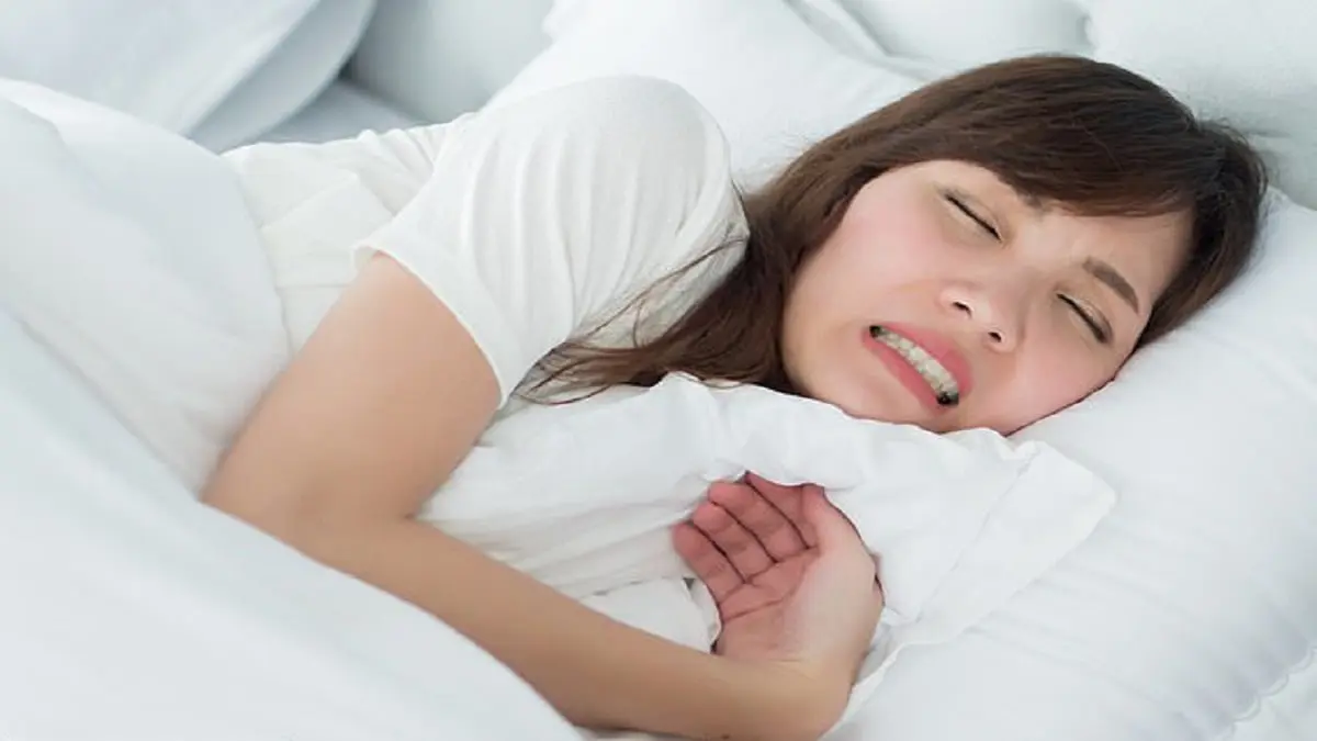 دراسة: مستخدمو الهواتف الذكية أكثر عرضة لصرير الأسنان ومشاكل النوم