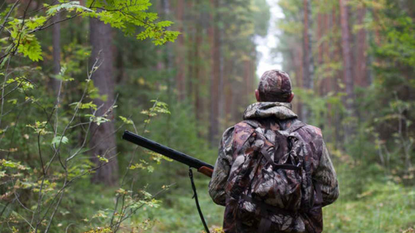 صياد تركي يخطئ فريسته ويقتل صديقه.. كيف؟