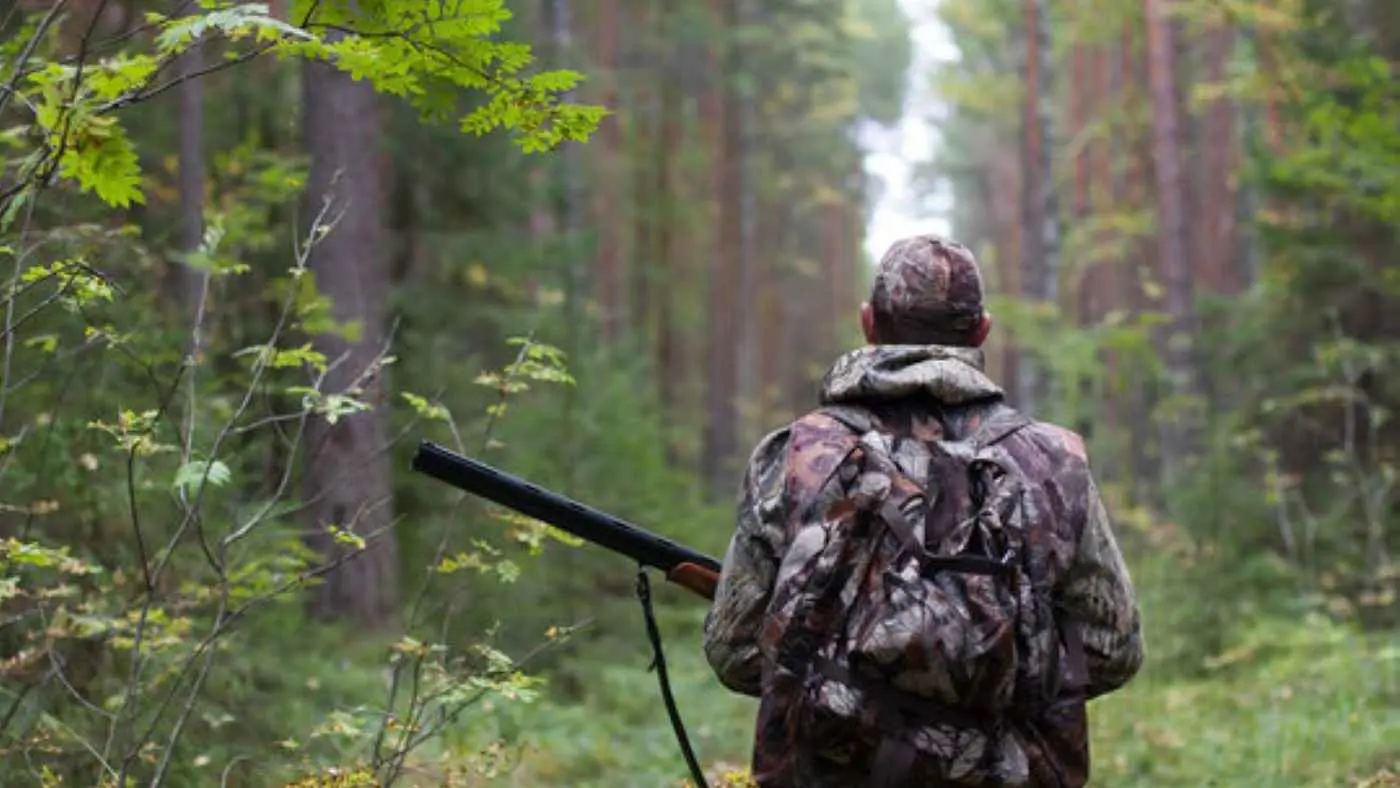 صياد تركي يخطئ فريسته ويقتل صديقه.. كيف؟